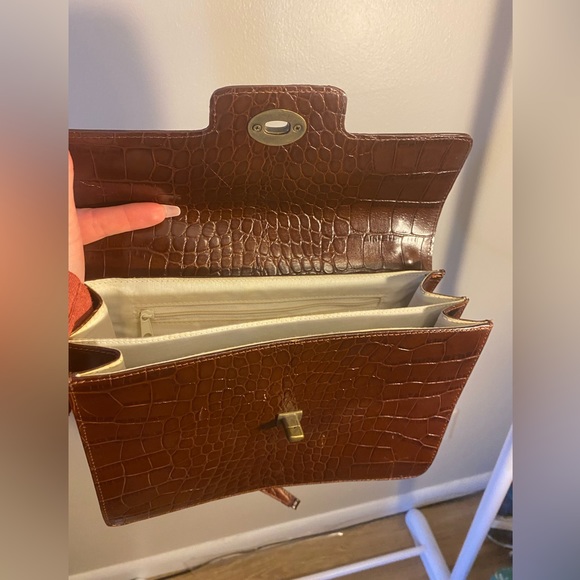 Vintage Victoria Welch Beverly Hills brown crocodile faux leather purse-AS IS - Picture 4 of 7